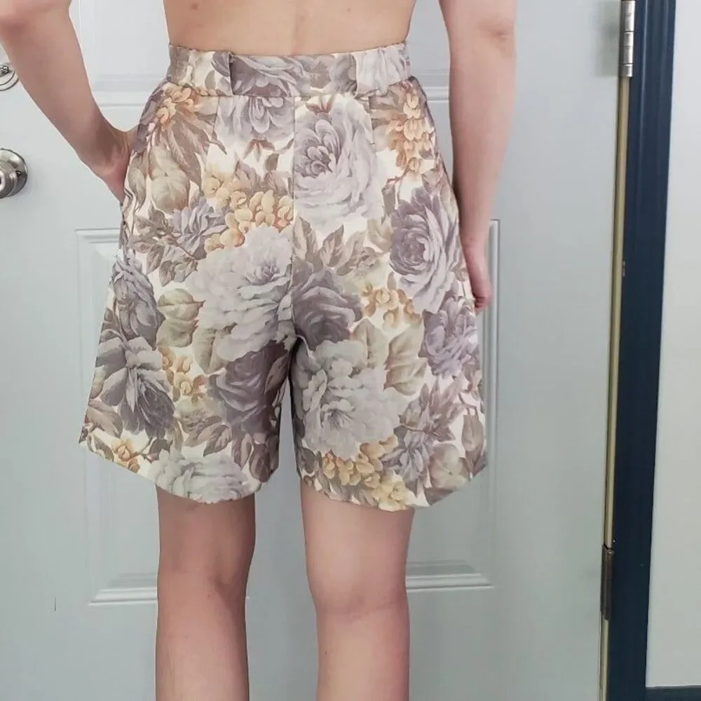 90s Neutral Floral High‎ Rise Shorts